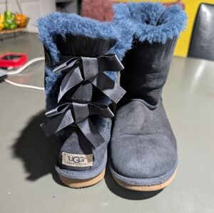 UGG Navy Boots with Bows Size 6 EUC